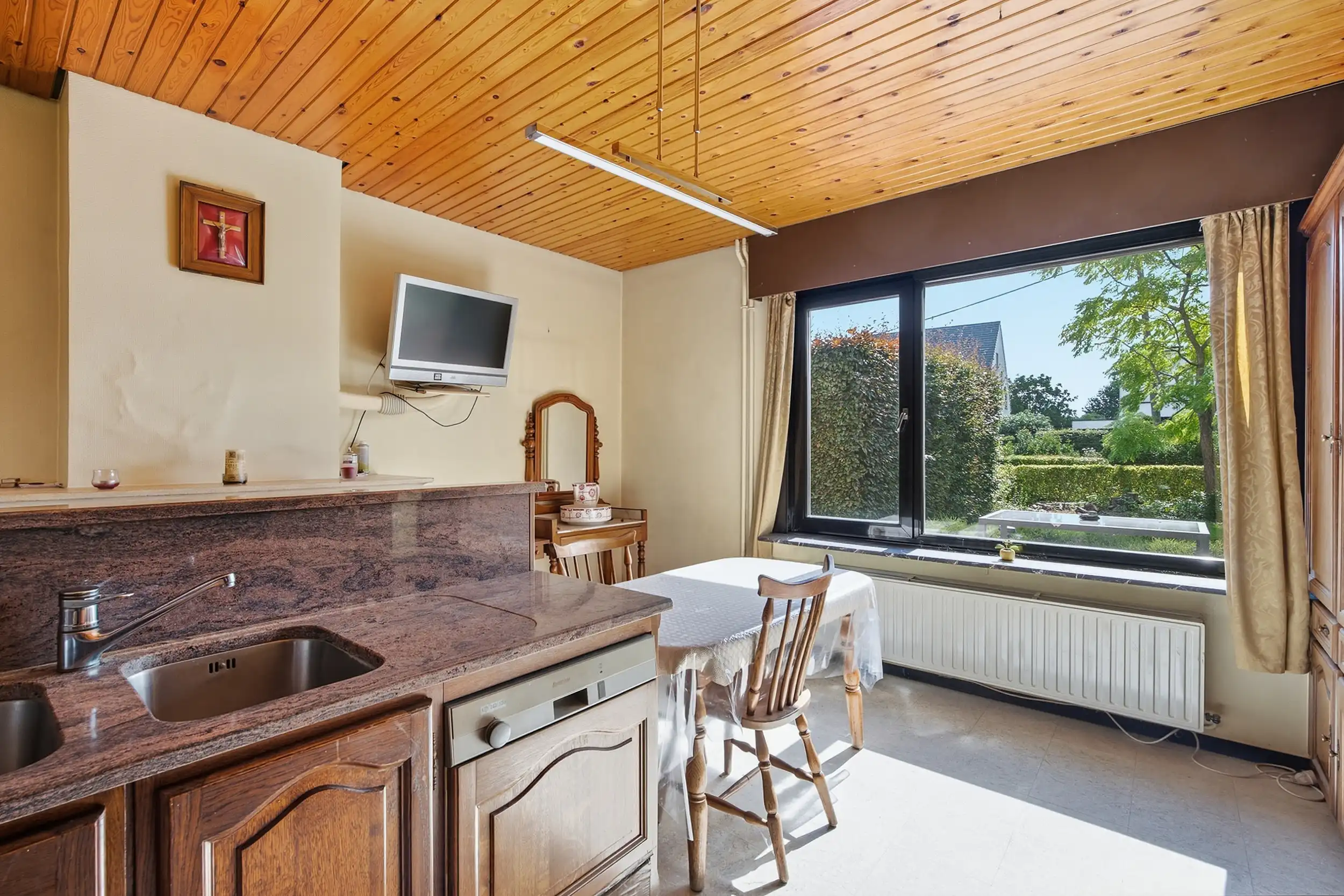 Te renoveren woning met tal van mogelijkheden foto 22