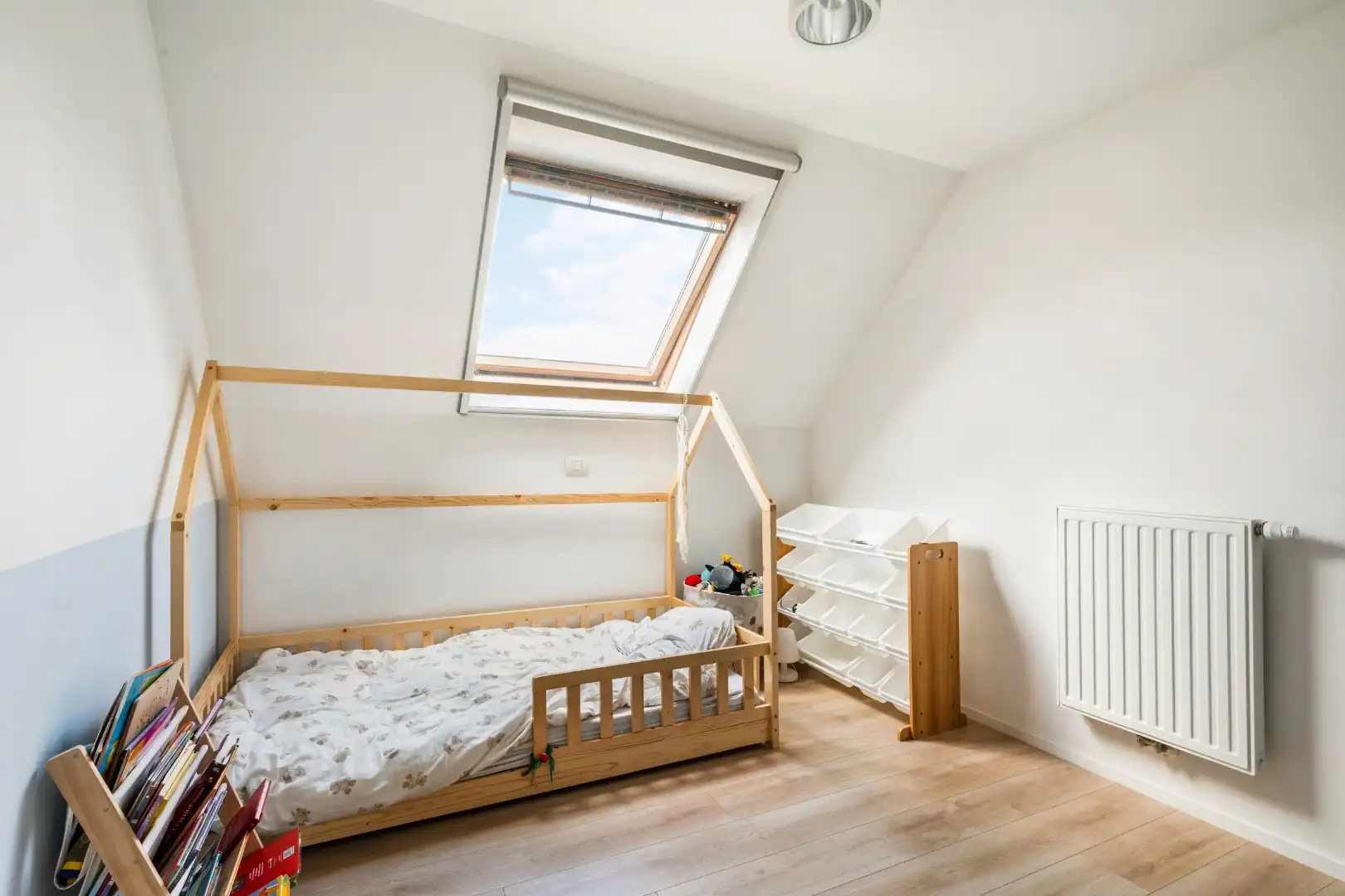 Instapklare woning met 3 slaapkamers, oprit voor 2 wagens en garage op rustige locatie in Beselare foto 16