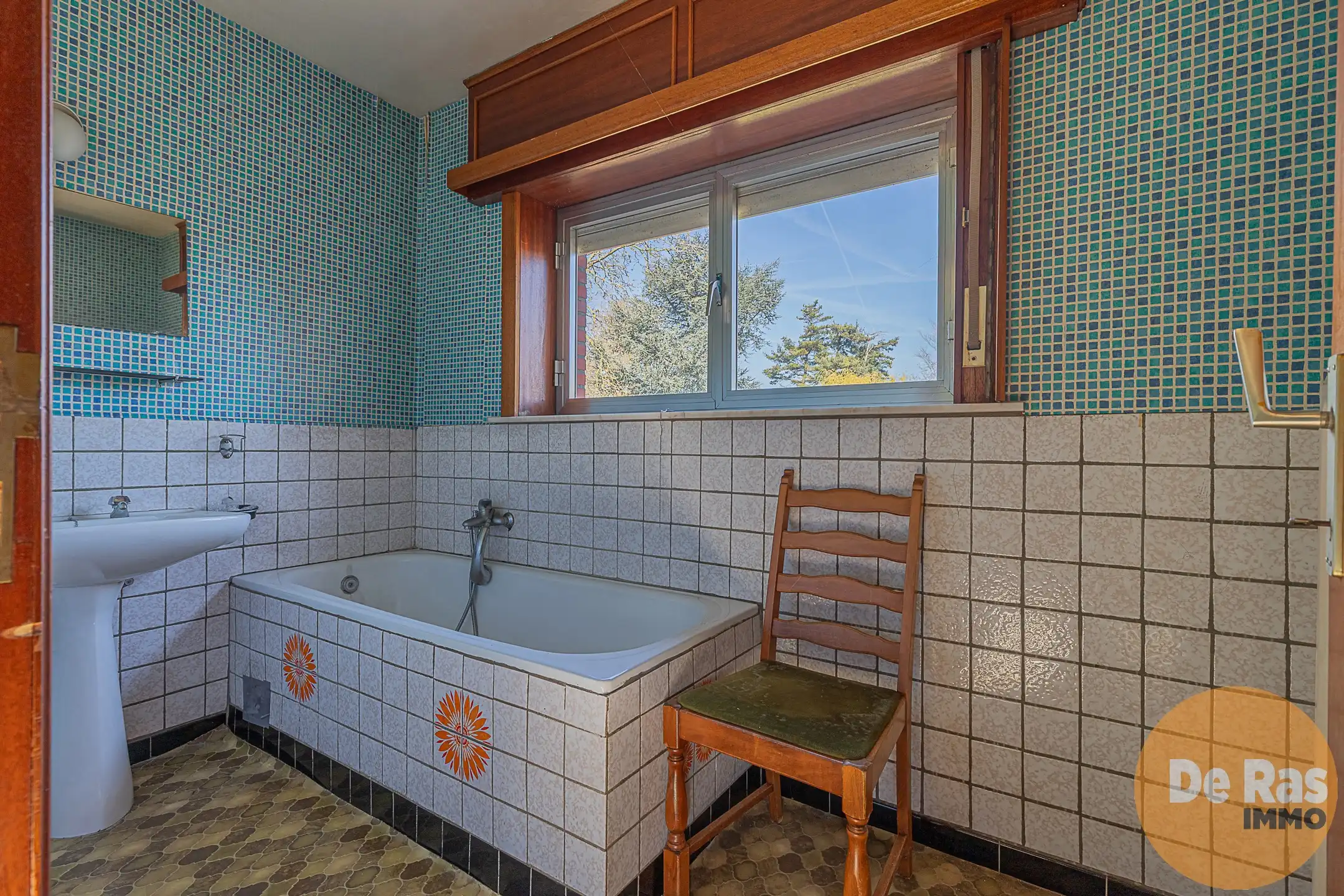 LIEDEKERKE - Ruime renovatiewoning met garage op toplocatie  foto 13