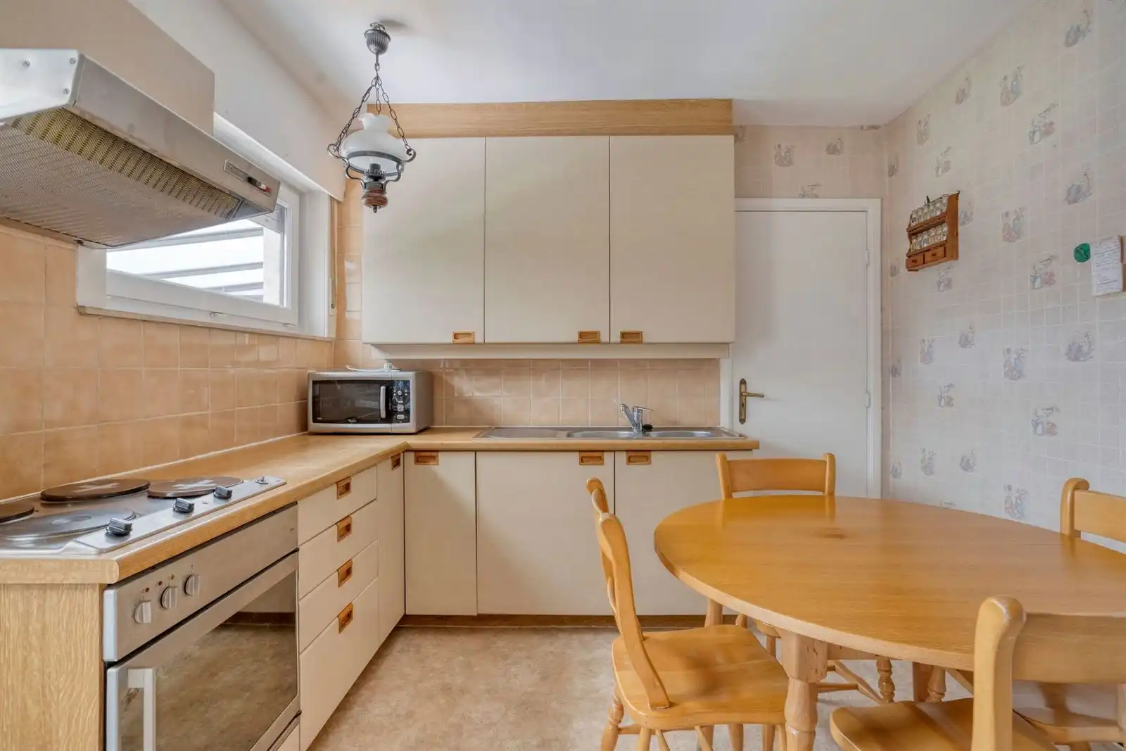3-gevelwoning met 3 slaapkamers, garage en tuin foto 8