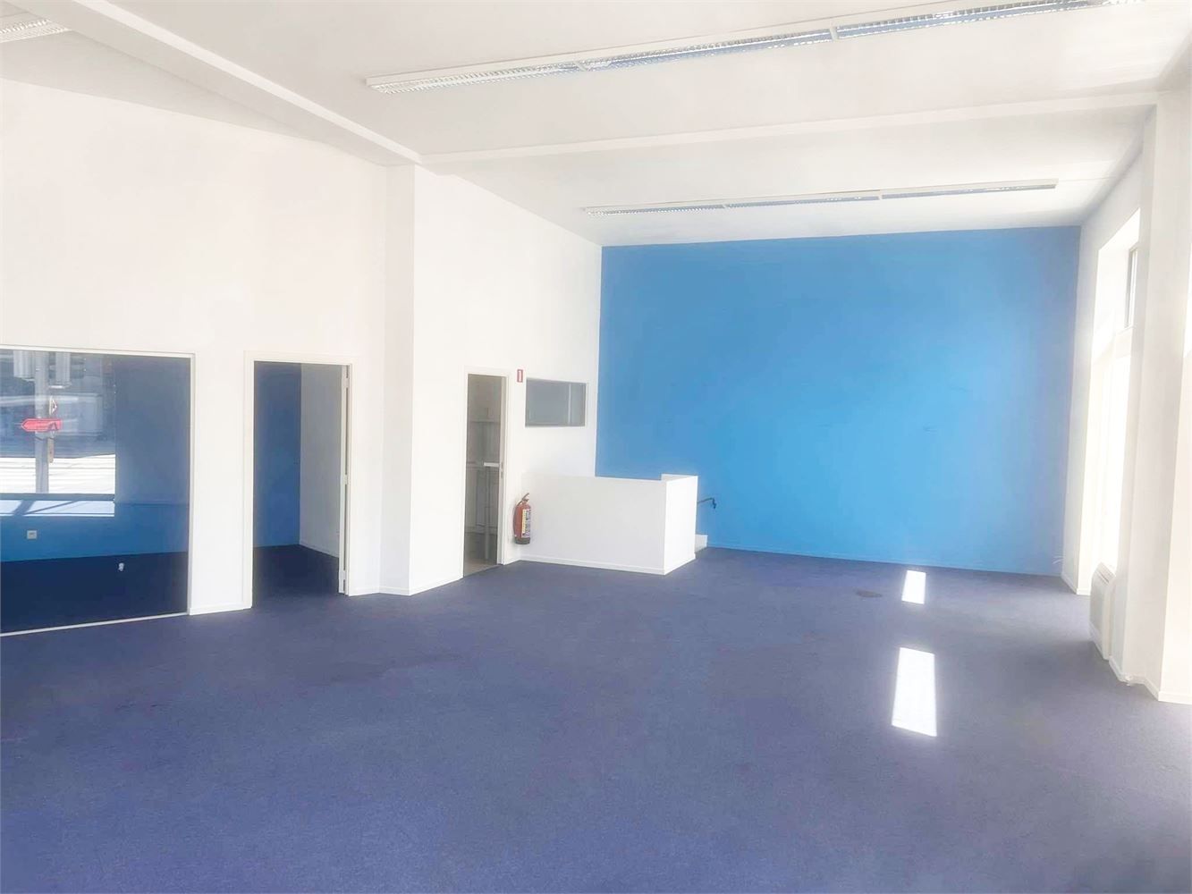 TOP GELEGEN COMMERCIEEL PAND HOEKLOCATIE foto 5