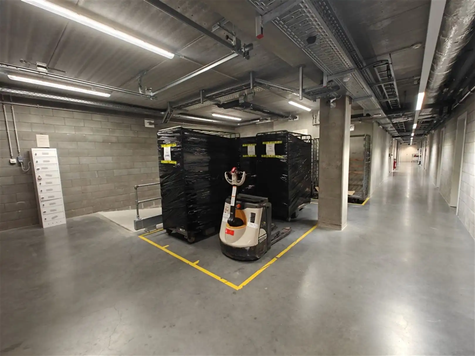 Kantoorgebouw foto 13