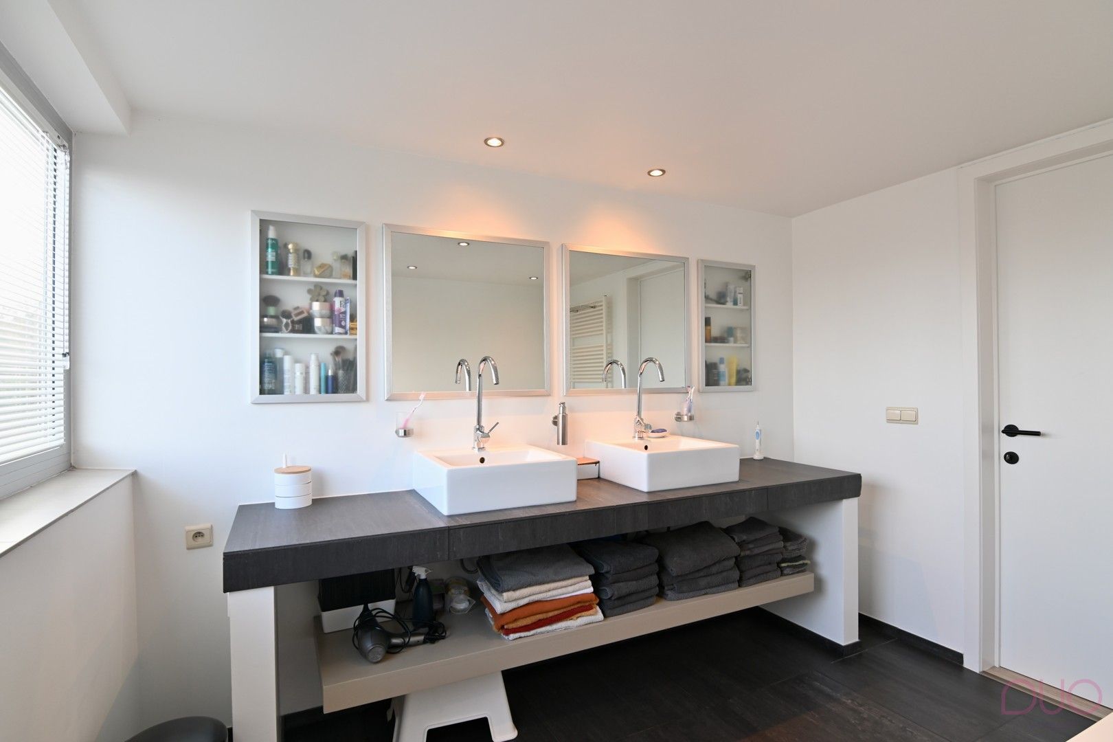 Ontdek ongeëvenaarde luxe en ruimte in deze prachtige villa in het rustige Herk-de-Stad. foto 25