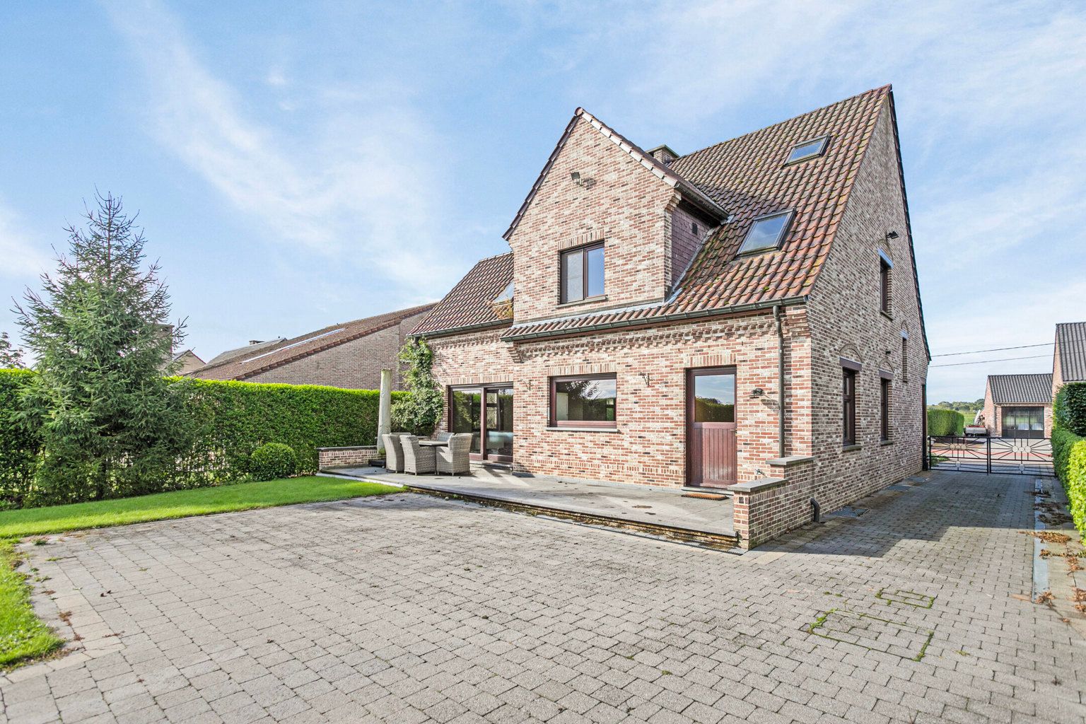 MOOIE WONING MET TUIN EN VOLLEDIGE ONDERKELDERING  foto 22