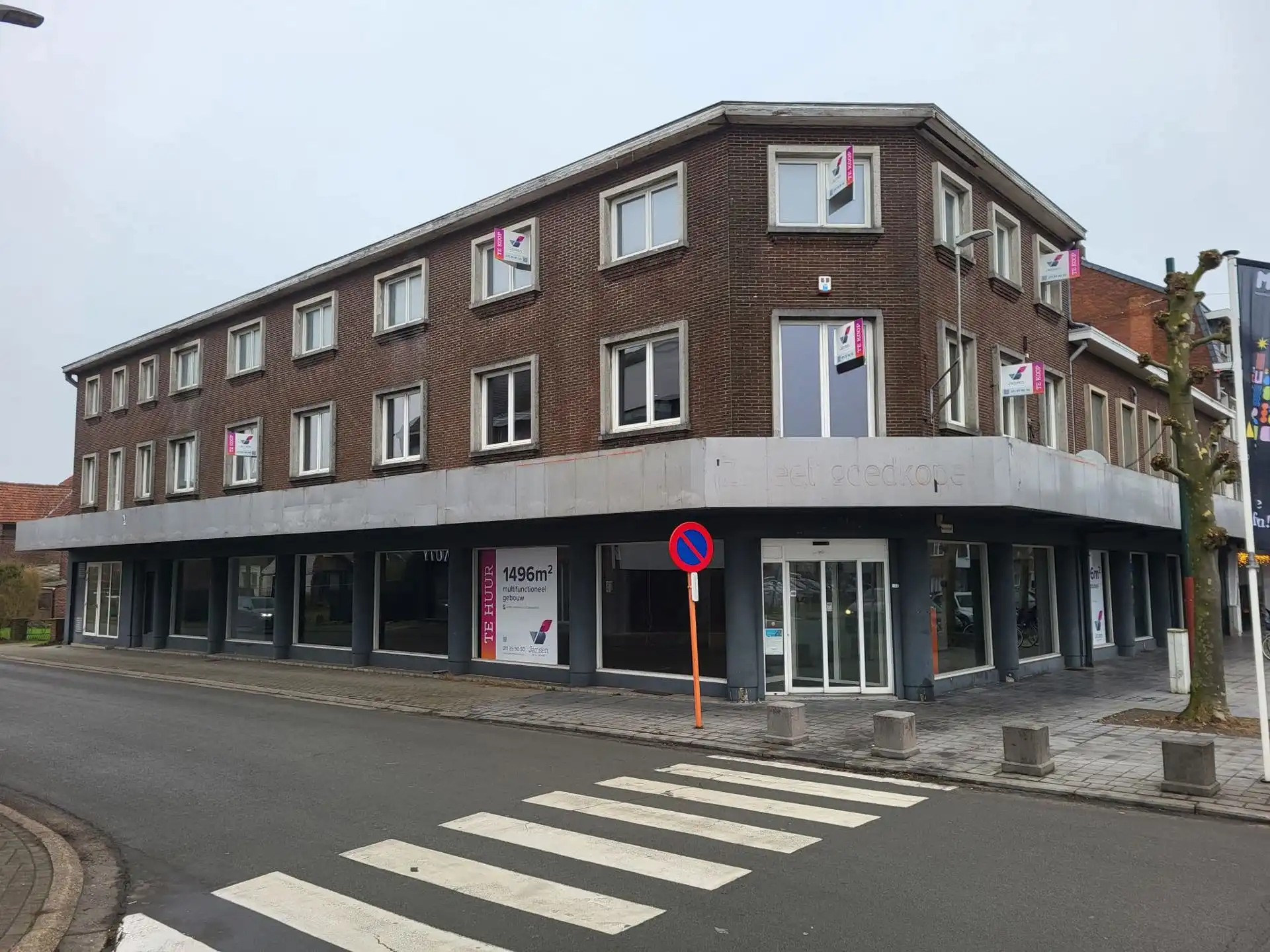 TE HUUR: Pand van 1386m² op de Pauwengraaf, Maasmechelen foto 2