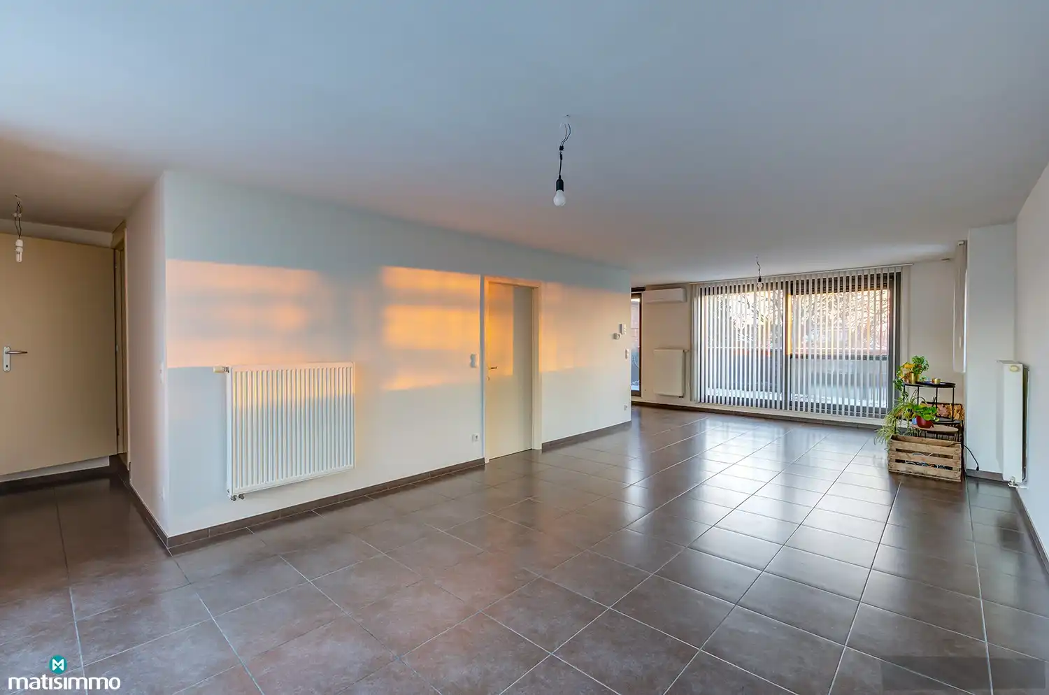 DUPLEXAPPARTEMENT MET 2 SLAAPKAMERS, 1 CARPORT, 1 AUTOSTAANPLAATS, TERRAS, AIRCO EN ZONNEPANELEN TE GROTE-SPOUWEN foto 5