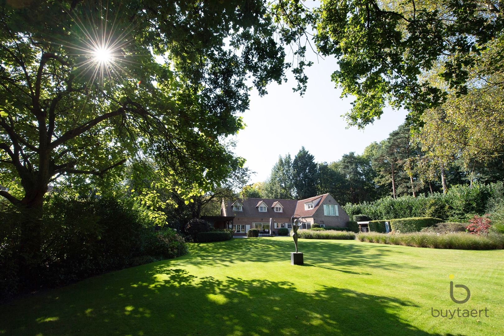 Villa op toplocatie met parktuin en zwembad! foto 47