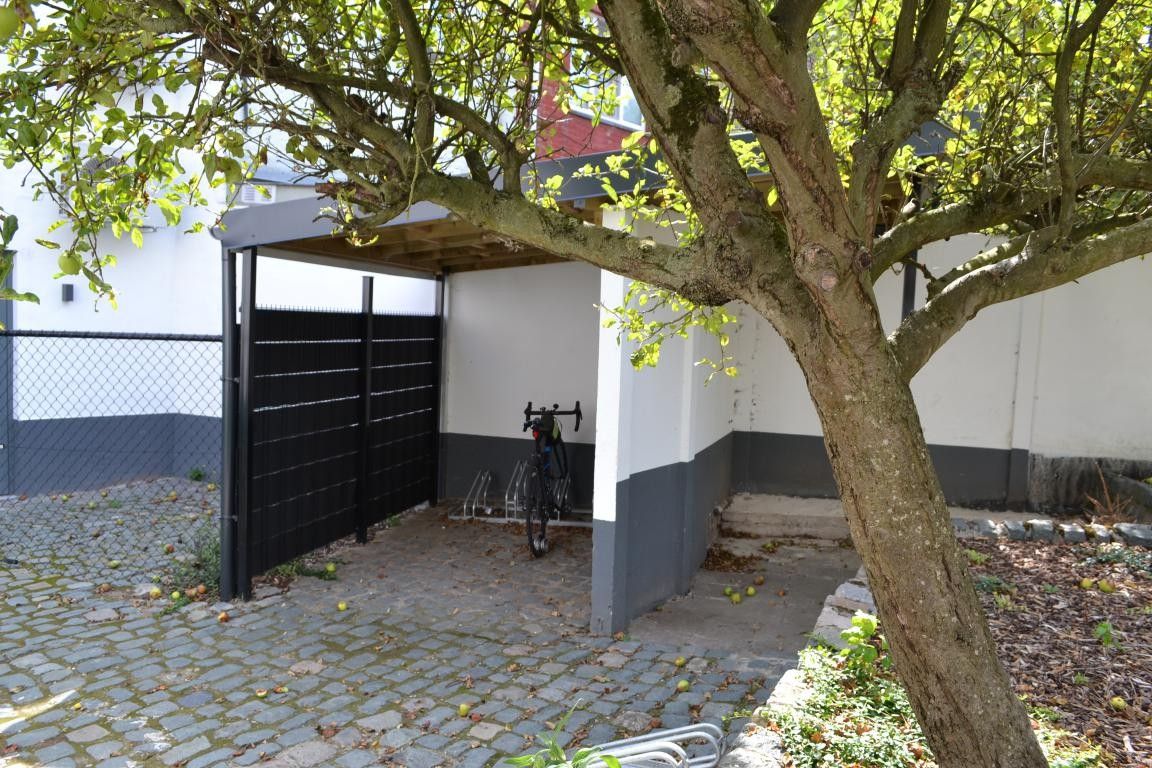 Gerenoveerde stadwoning foto 17
