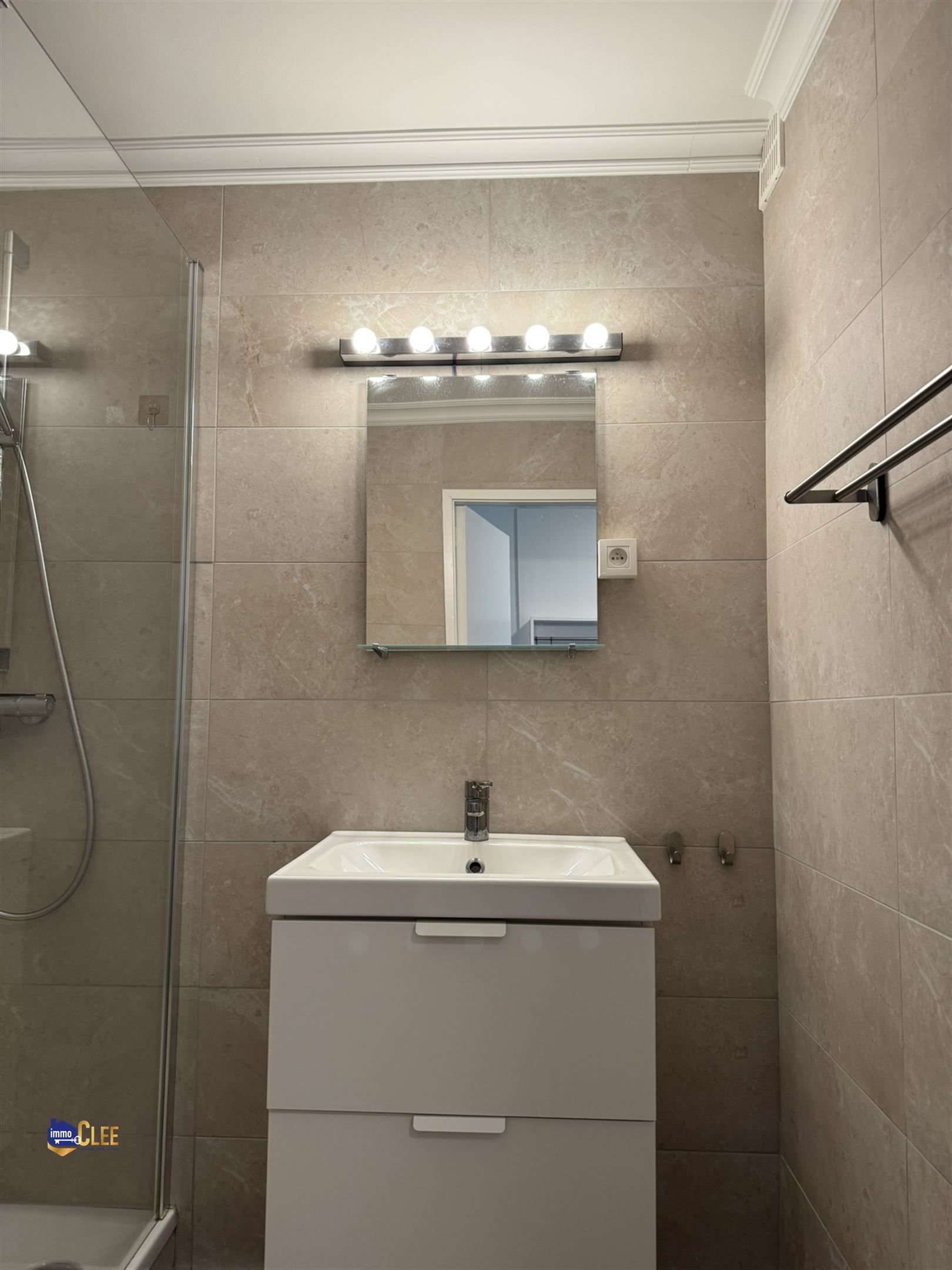 Gerenoveerd appartement op toplocatie in Sint-Truiden foto 9