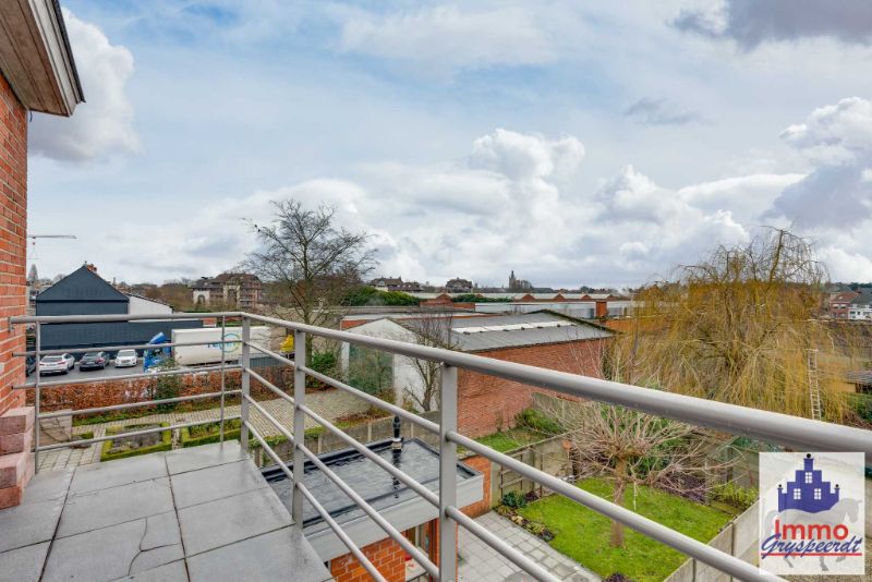 Roeselare nabij het stadspark :gezellig 2 slpk instapklaar appartement met terras foto 12