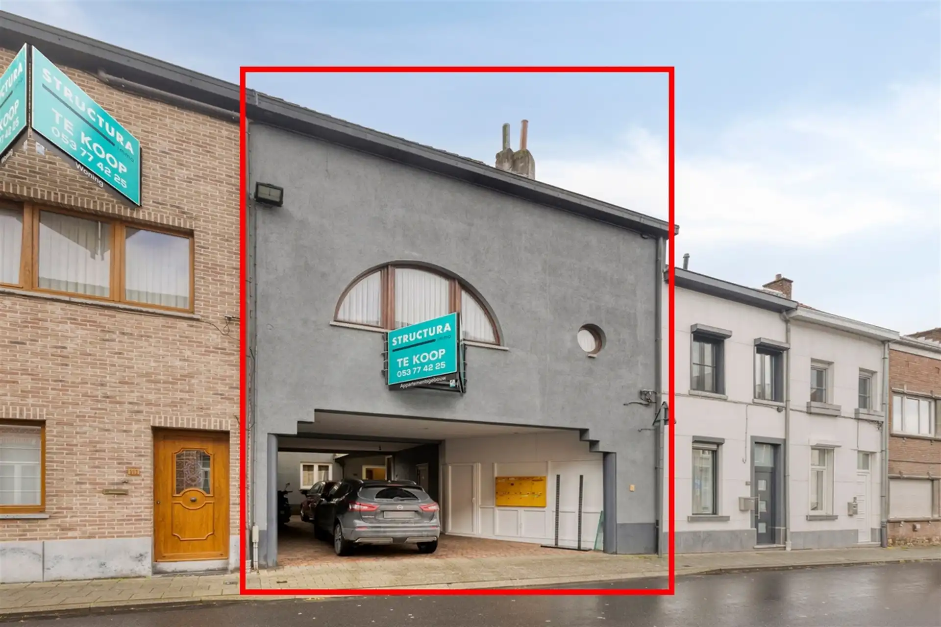 Appartementegebouw met 8 entiteiten foto {{pictureIndex}}