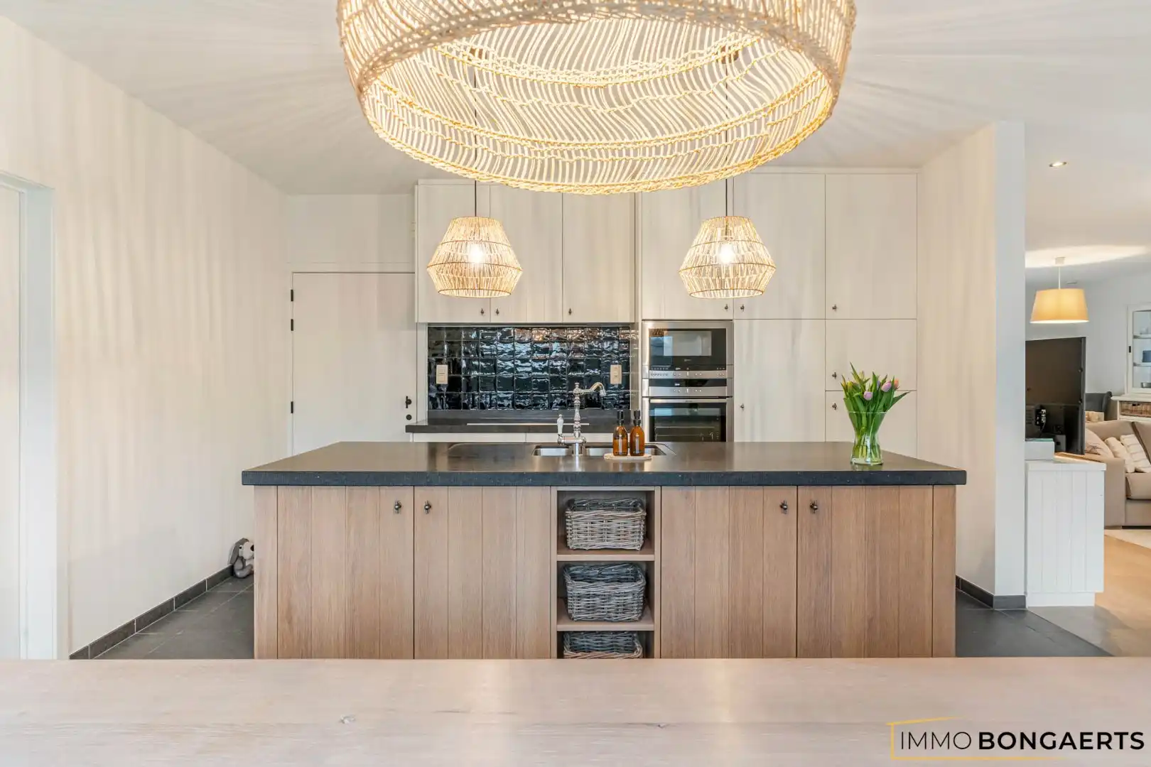 Prachtig afgewerkte woning met praktijkruimte foto 9