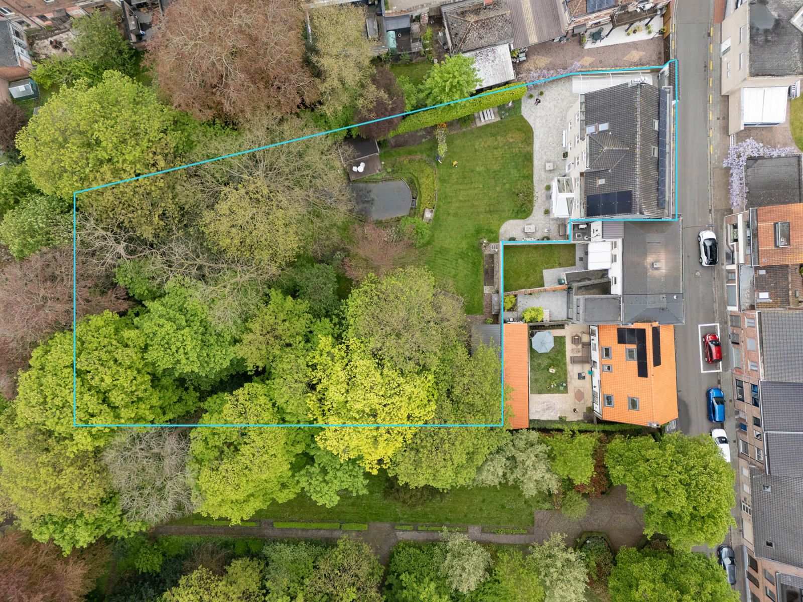 Uniek gerestaureerd herenhuis met parktuin foto 4