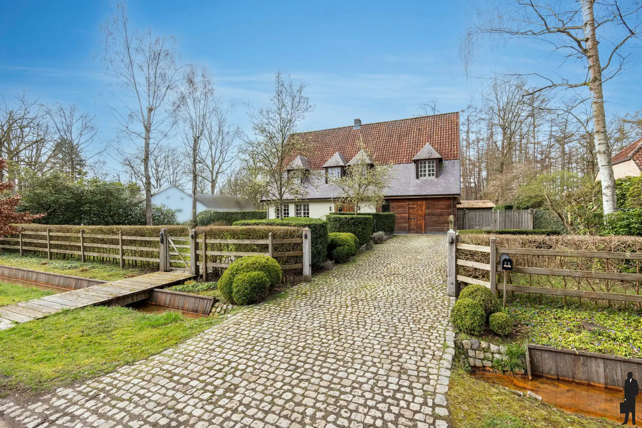 Prachtige villa met uitzicht op de weilanden van het kasteel foto 40