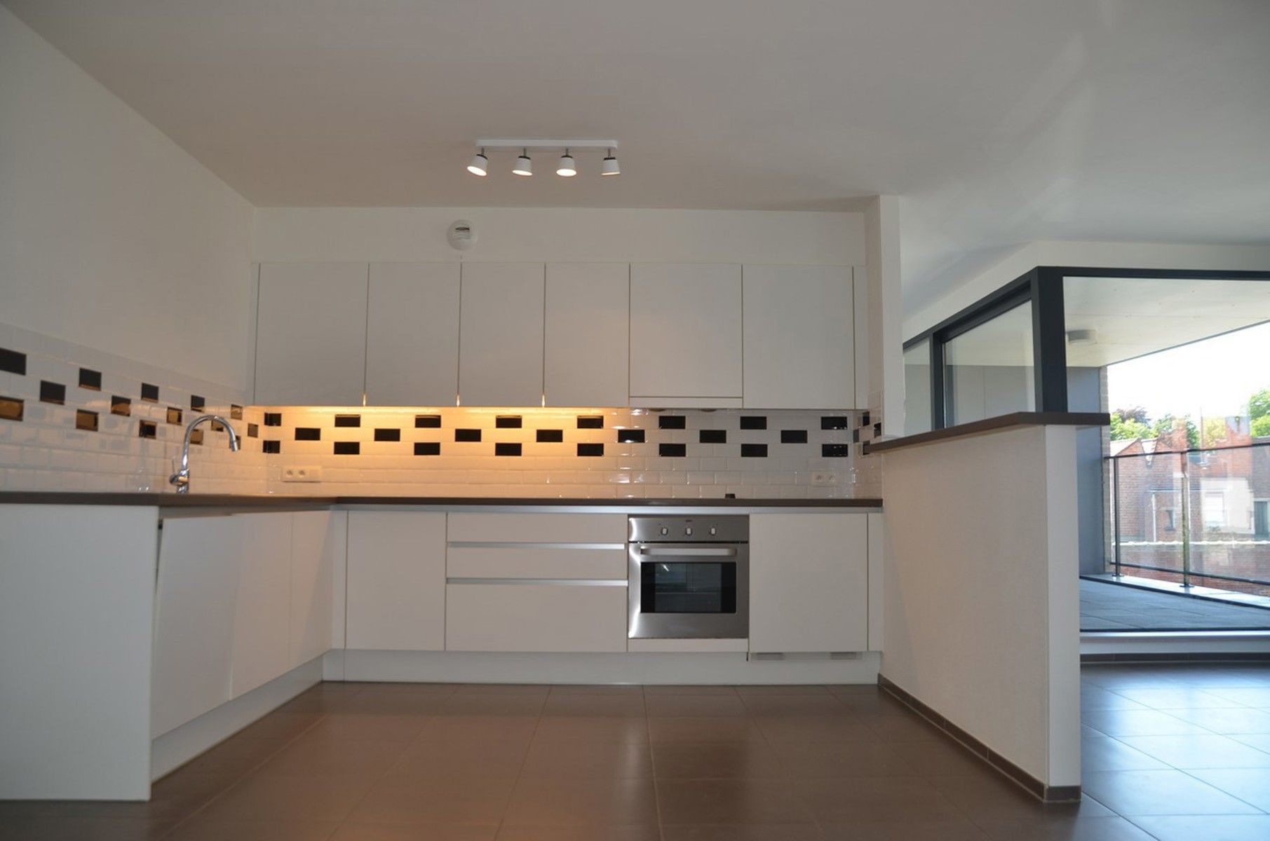 Ruim appartement met prachtig terras en autostandplaats !! foto 3