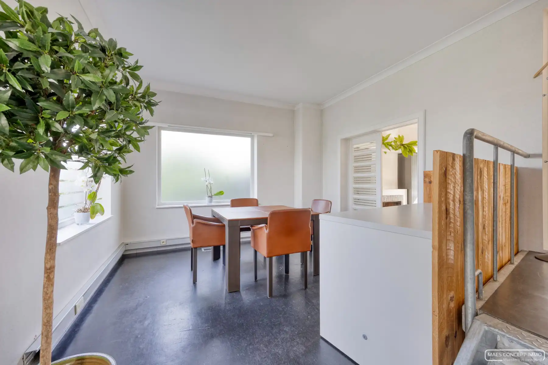 Unieke woning met atelier/ruime garage te koop in Waregem foto 7