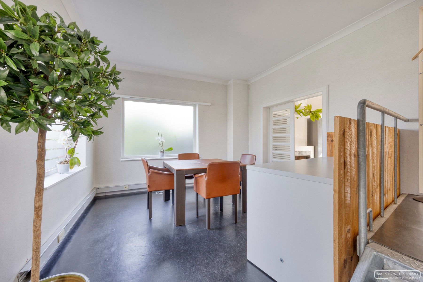 Unieke woning met atelier/ruime garage te koop in Waregem foto 7