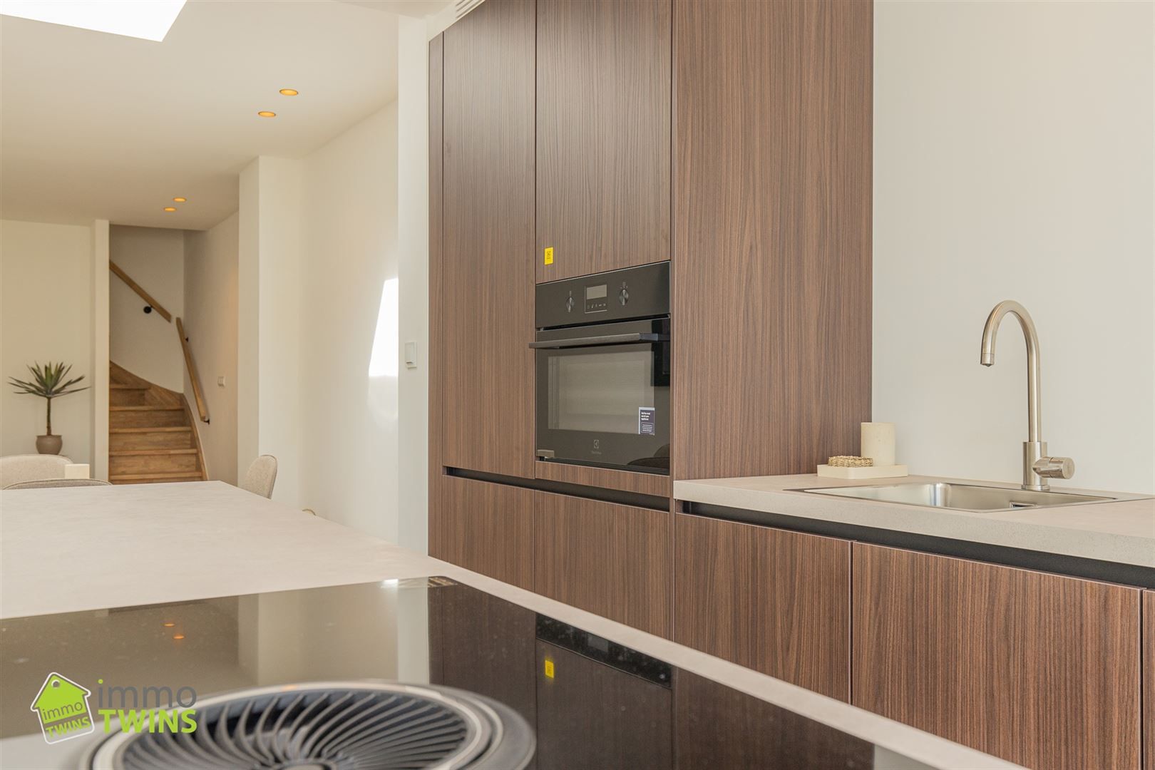 Totaal gerenoveerde, instapklare woning in hartje Beveren foto 3