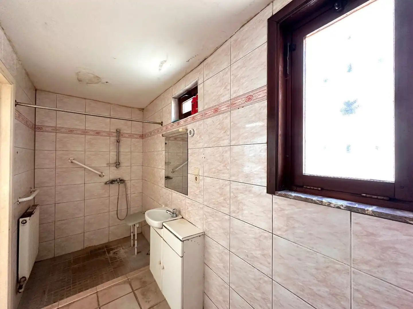 Charmante en ruime woning met 4 slaapkamers en veel potentieel in het hart van Tongeren foto 7