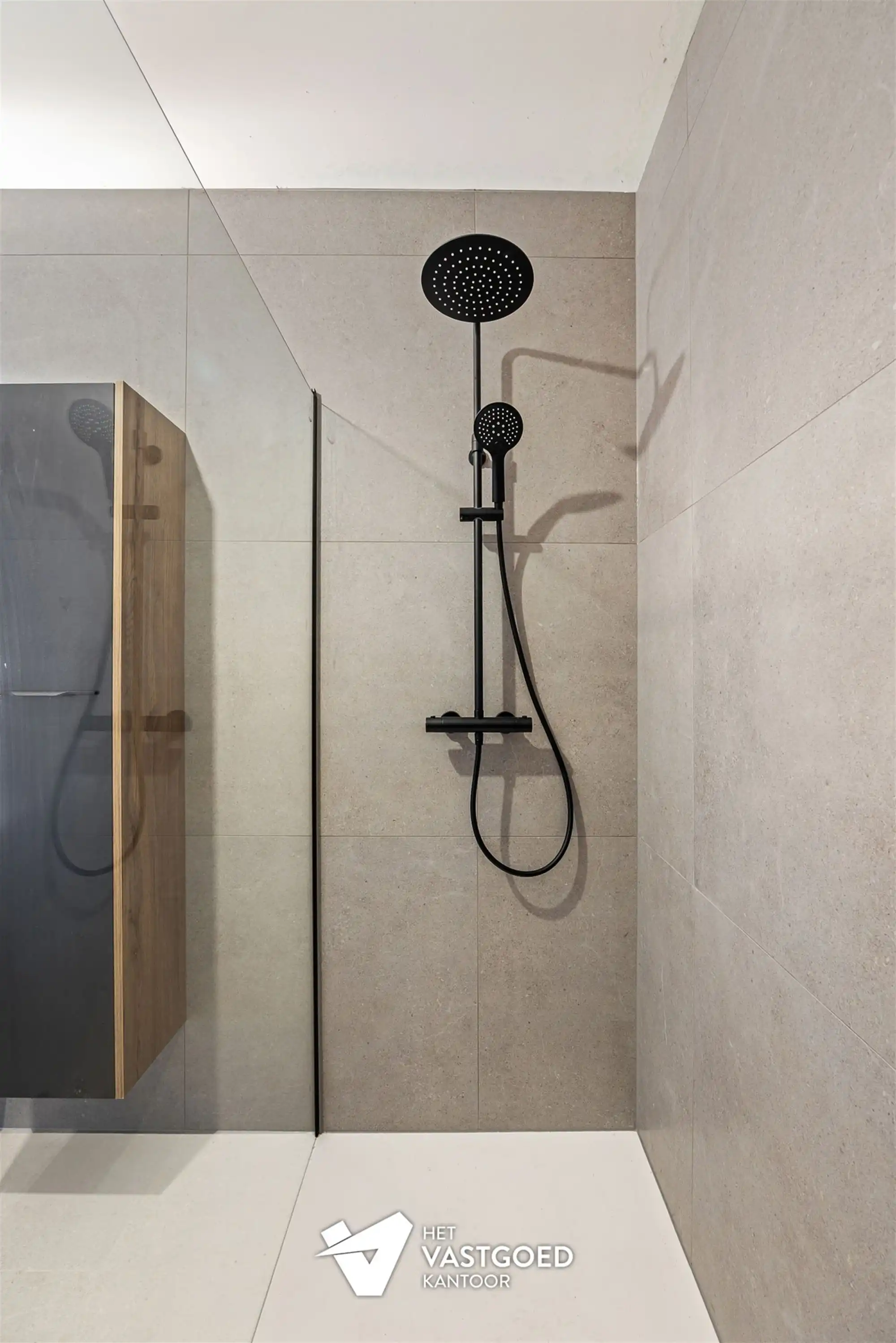 RUIM GELIJKVLOERS APPARTEMENT MET UITZONDERLIJKE BUITENRUIMTE foto 14