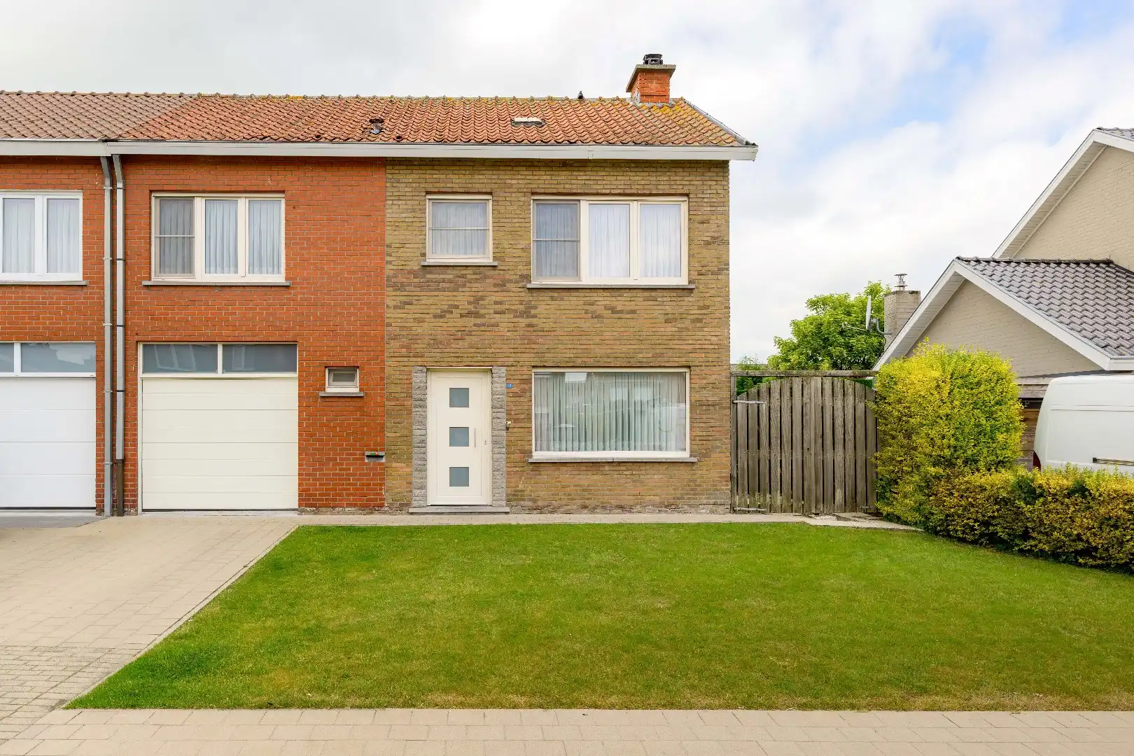 RUIME GEZINSWONING MET 4 SLPKS IN RUSTIGE WOONWIJK | GARAGE | TUIN foto {{pictureIndex}}