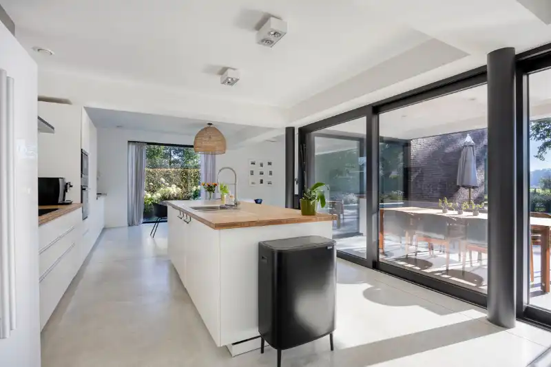 Totaalgerenoveerde villa met EPC A, 5 slaapkamers, zwembad en ruim 45 are grond foto 5