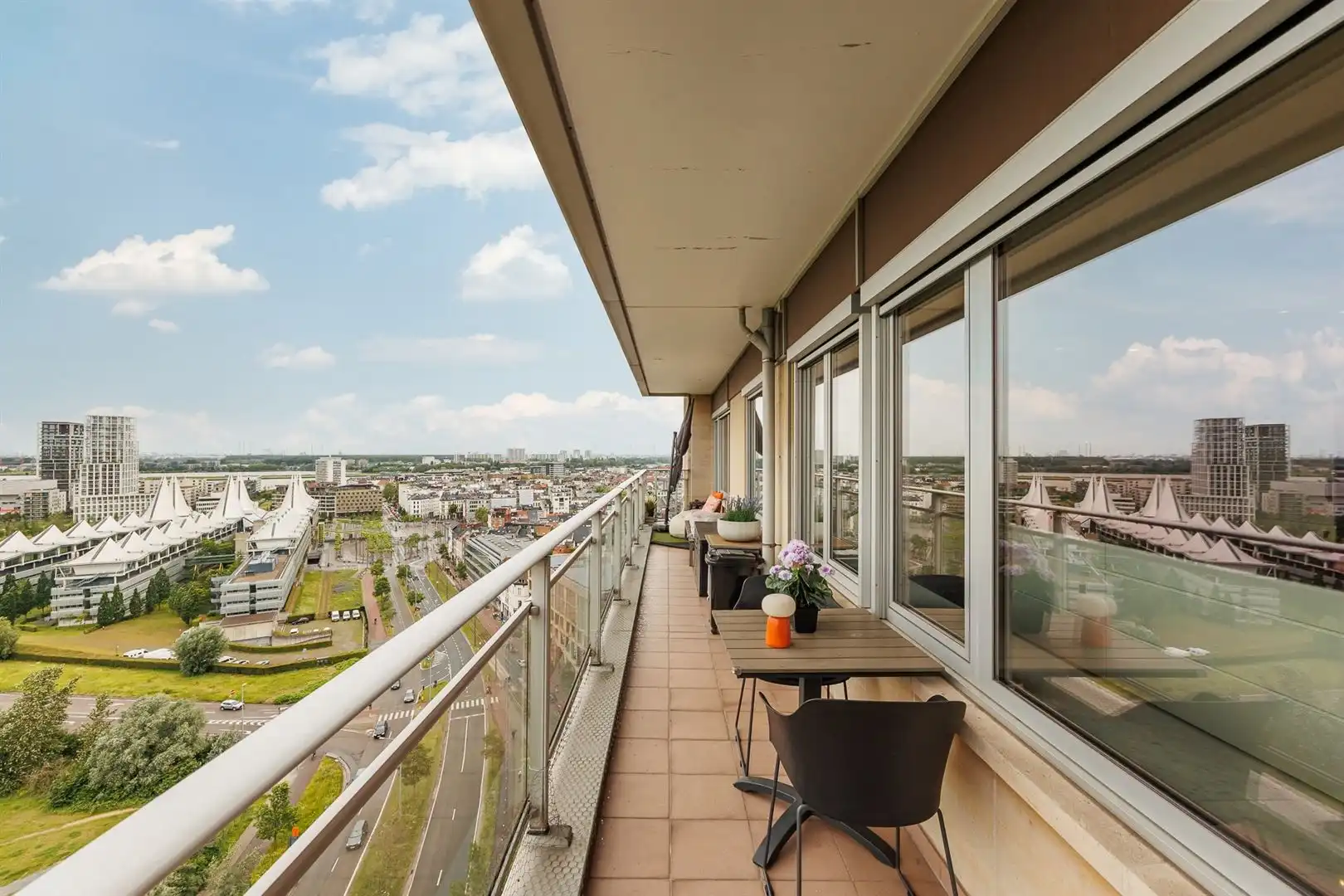 Recent appartement met Panorama zichten en parking foto 17