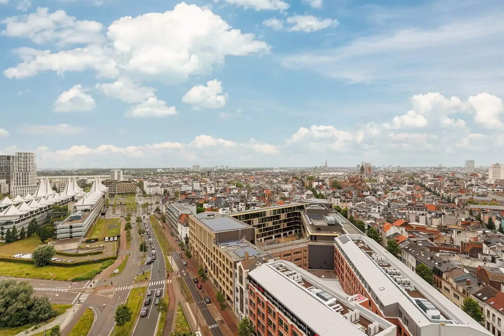 Recente renovatie met adembenemende zichten foto 17