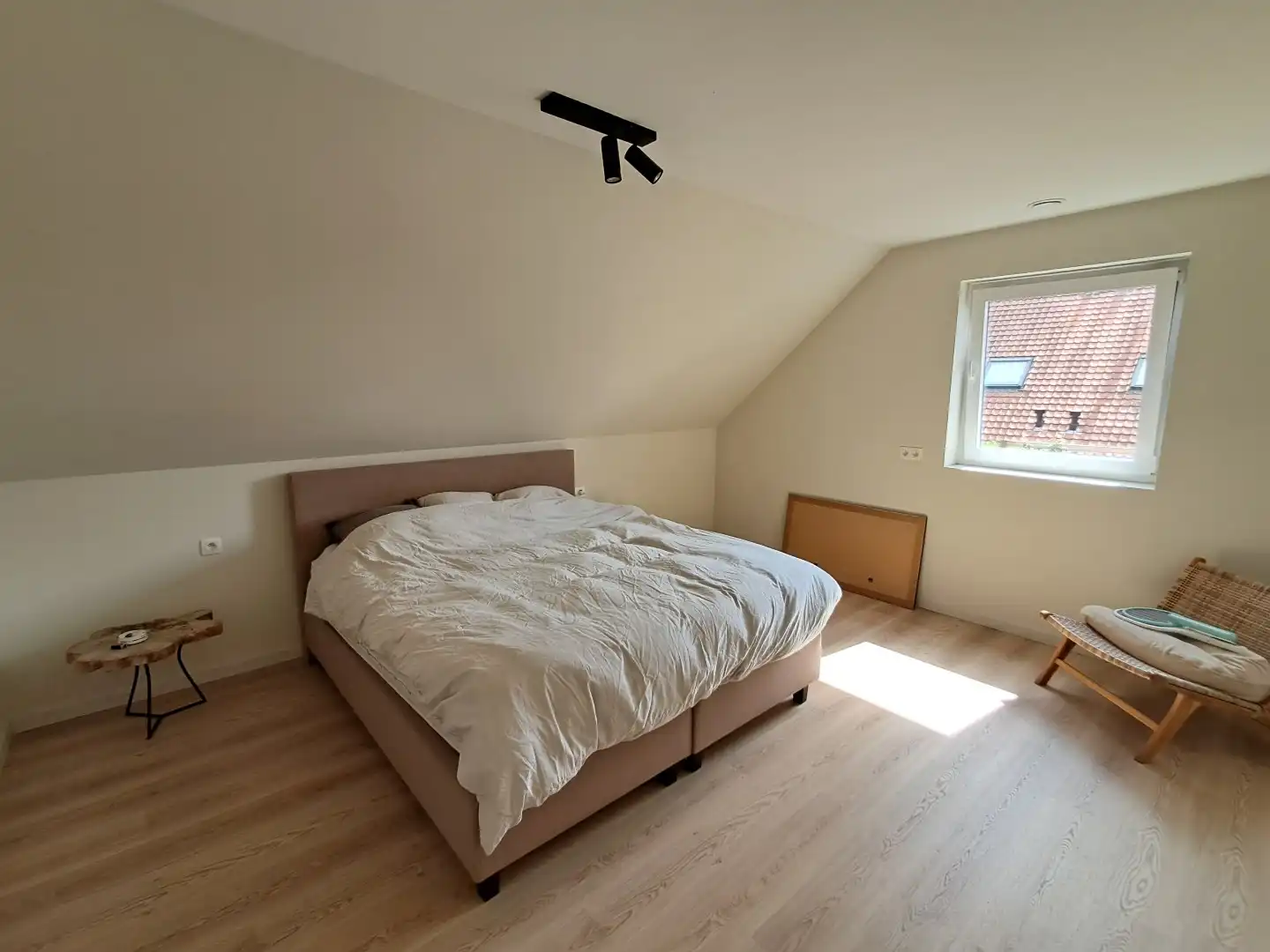 Ruime alleenstaande woning in Moerkerke foto 12