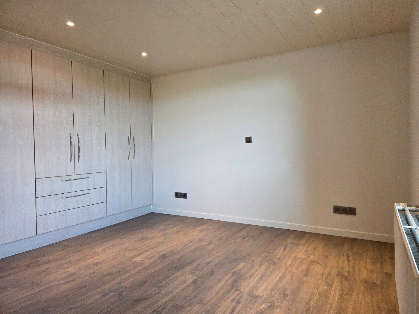 Woning met 3 slpks, schuur met 3 stallen en weiland op 2.288 m² nabij Geel-centrum ! foto 18