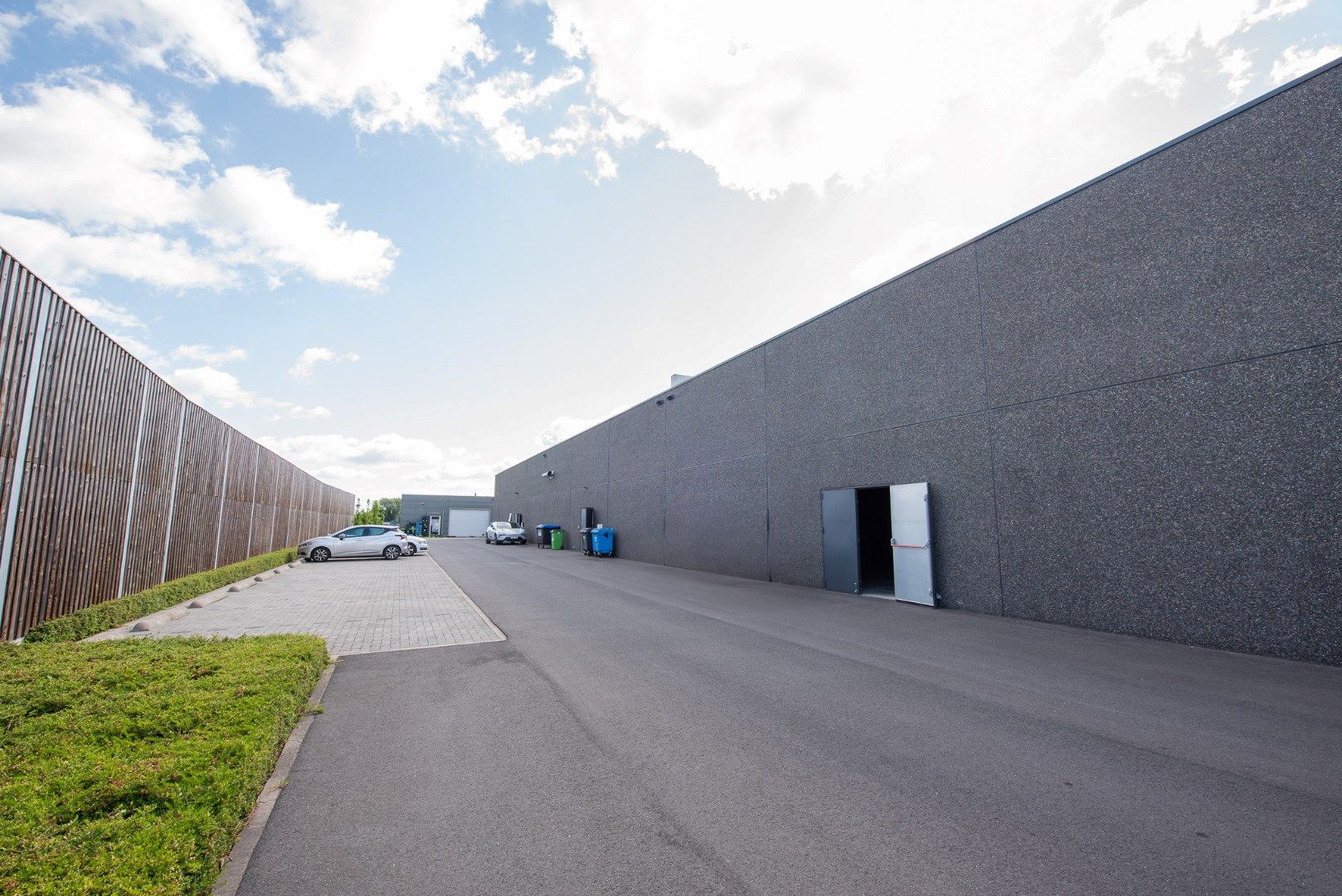 TE HUUR – Nieuwbouw commerciële unit (473 m²) in modern retailcomplex foto 8