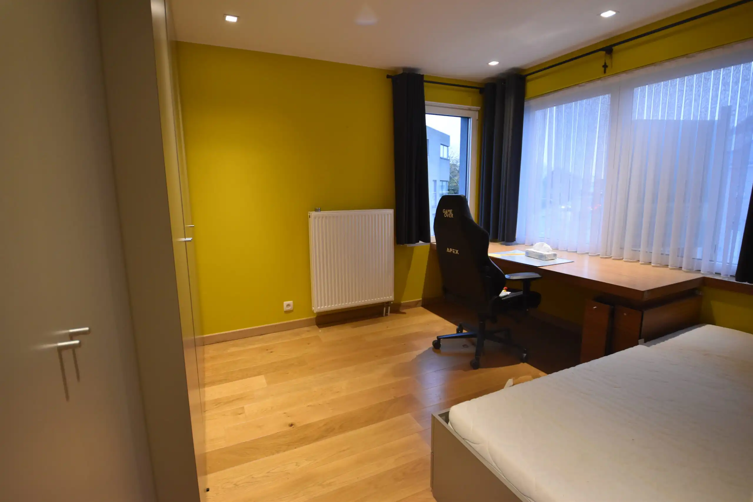 Volledig gerenoveerde woning met tuin en carport foto 12