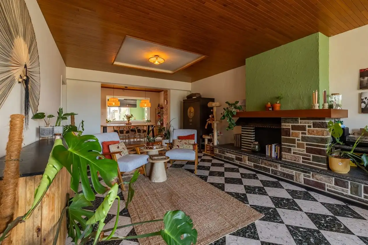 Ruime retrowoning met EPC C,  zuidtuin en achterliggende toegang. foto 33