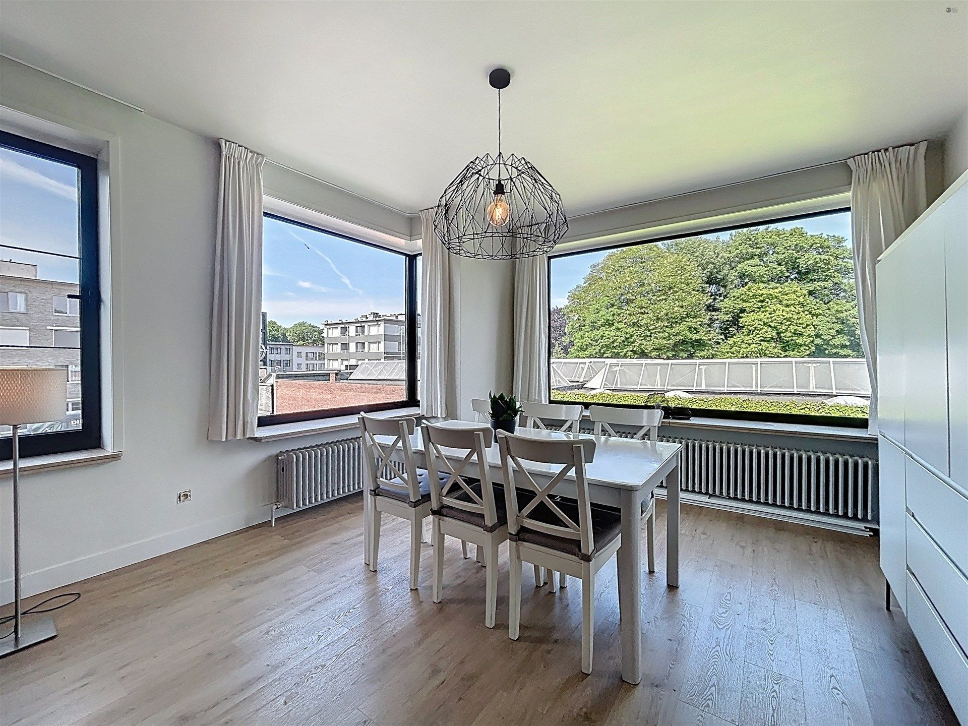 Prachtig drie slaapkamer appartement in hartje Beveren! foto 5