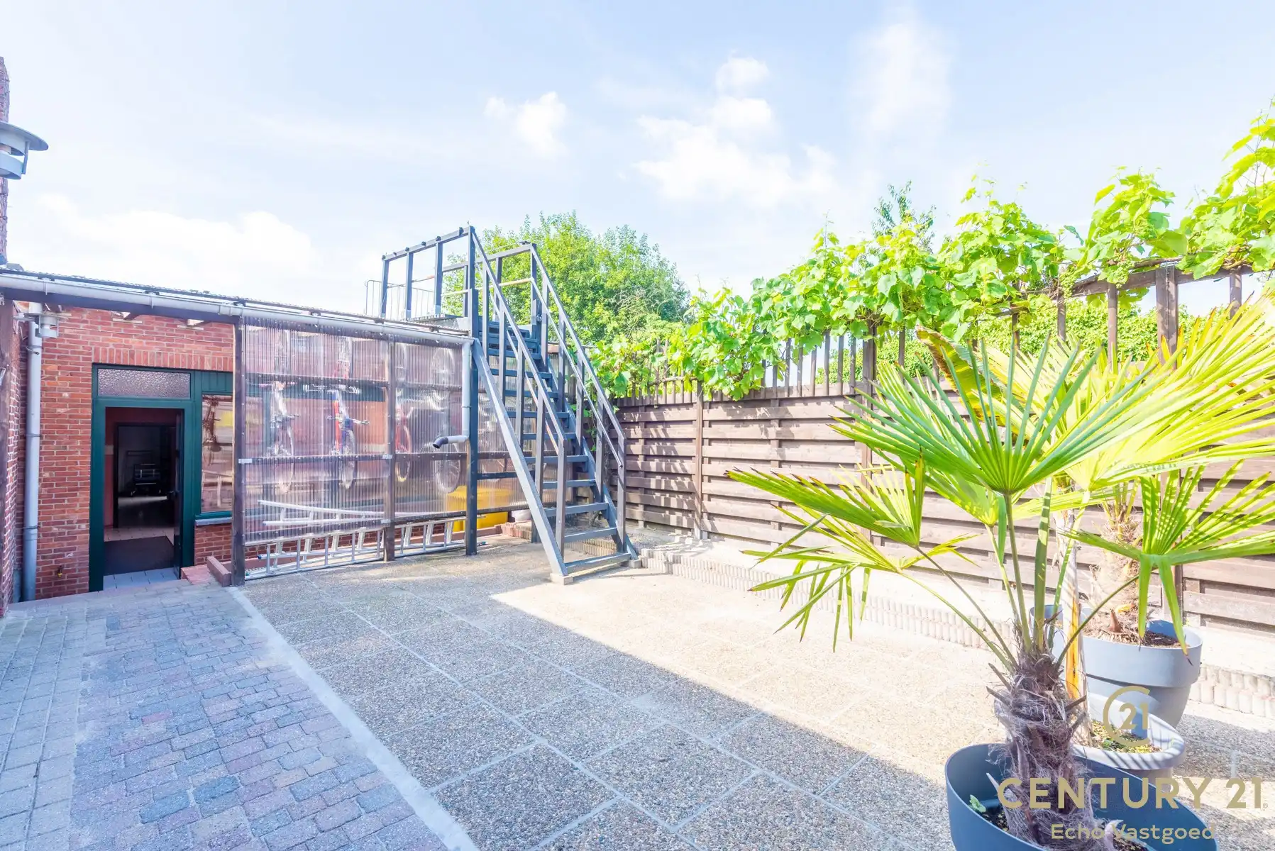 Ruim, startklaar handelspand met woonst op toplocatie foto 15