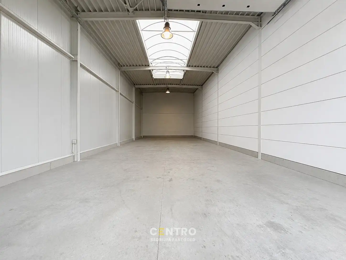 Instapklaar MAGAZIJN (182m²) TE KOOP met alle voorzieningen en 2 private parkeerplaatsen voor de deur te Brugge (Sint-Michiels), Ten Briele. Geen WVI! foto 5