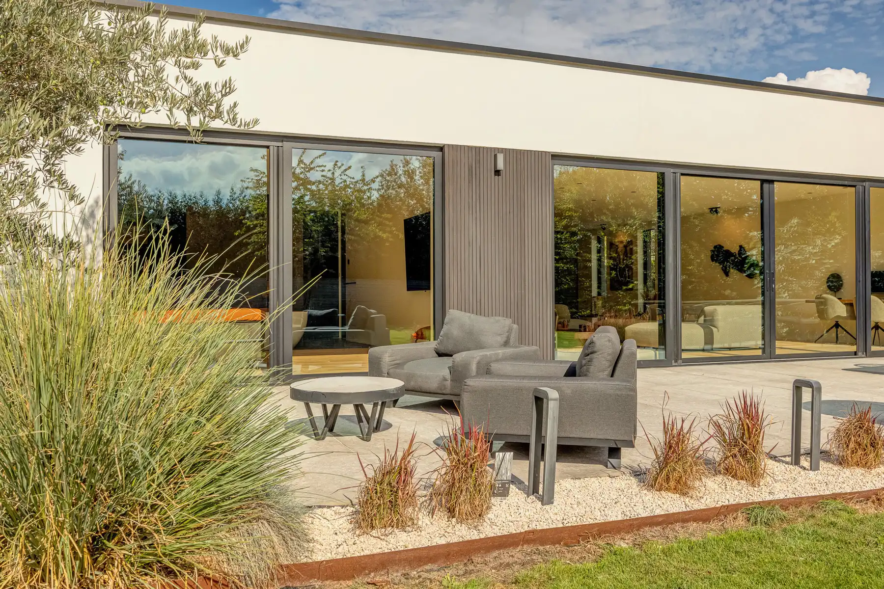 Villa met ruim magazijn in Aartselaar foto 11