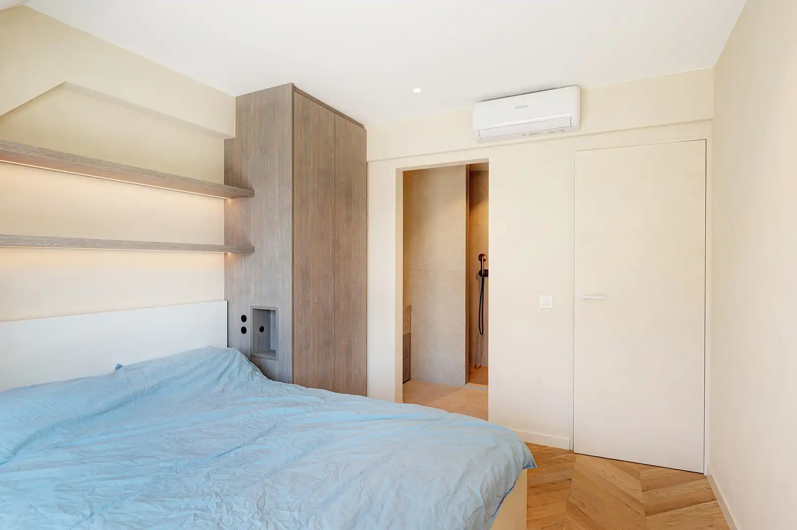 Prachtig gerenoveerd duplex hoekappartement nabij de Lippenslaan. foto 19