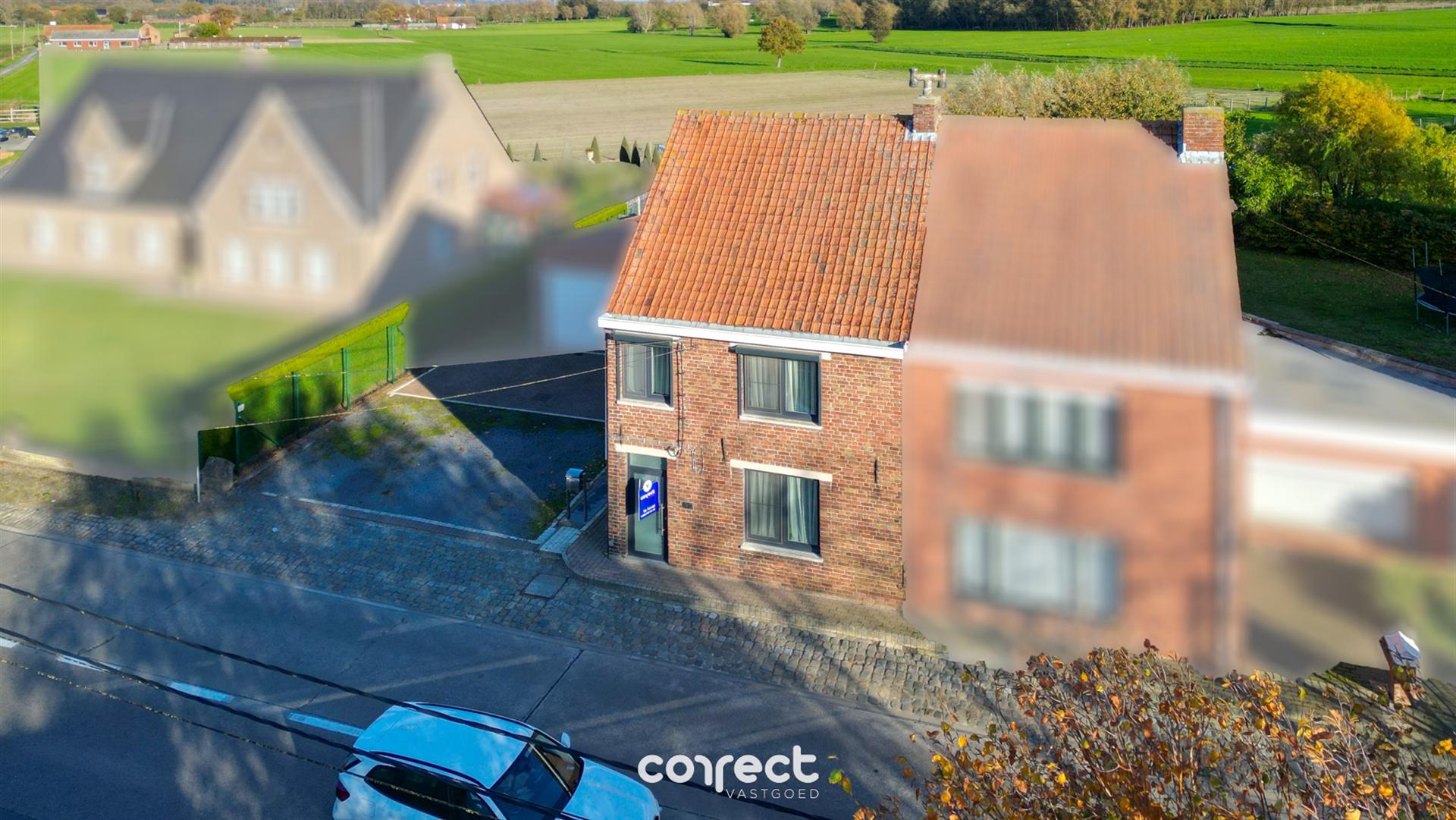 Halfopen bebouwing met ruime oprit, garage, carport en 3 volwaardige slaapkamers. foto 20