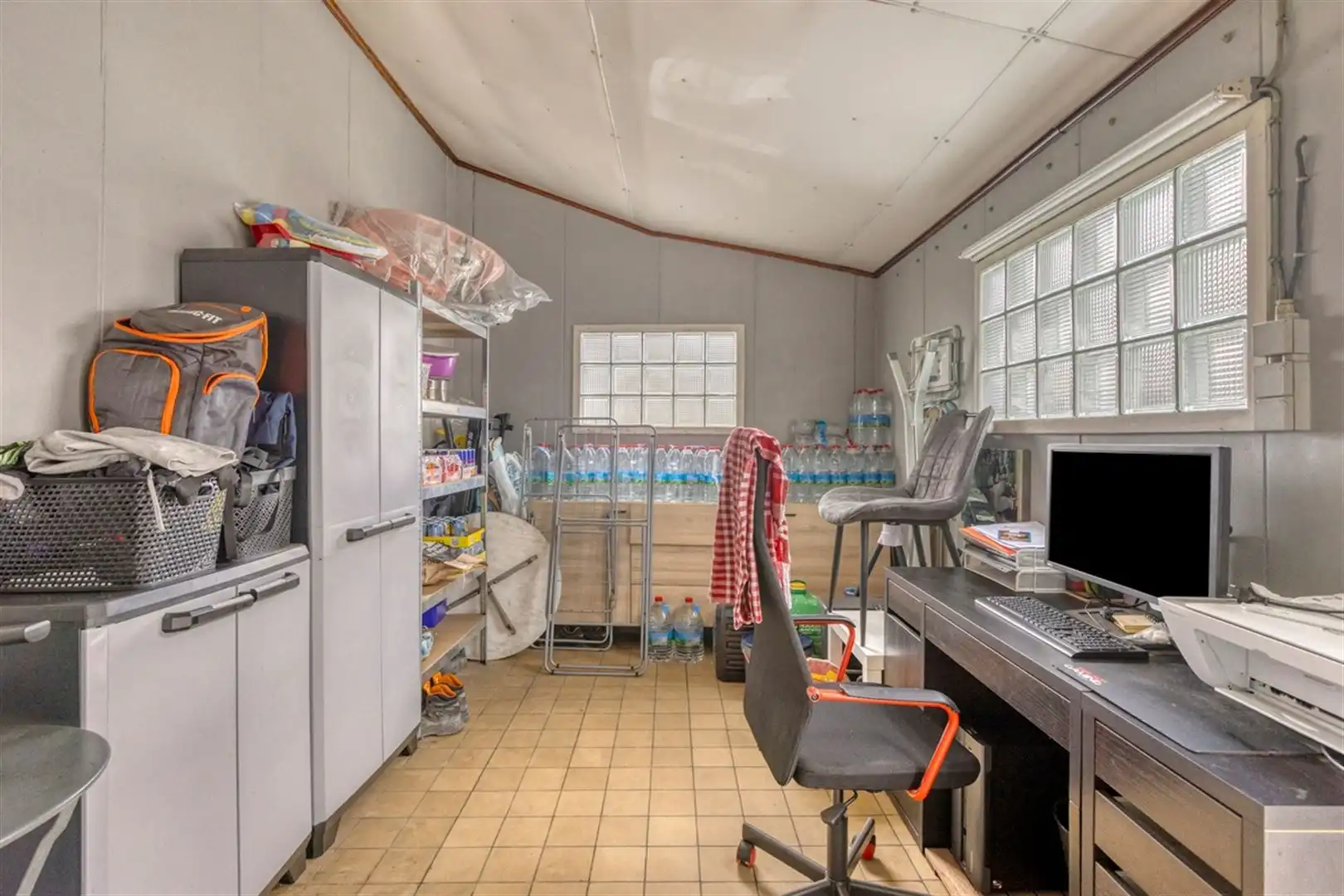 Instapklare rijwoning op 230 m² met 3 slaapkamers, 2 badkamers en grote garage. foto 19