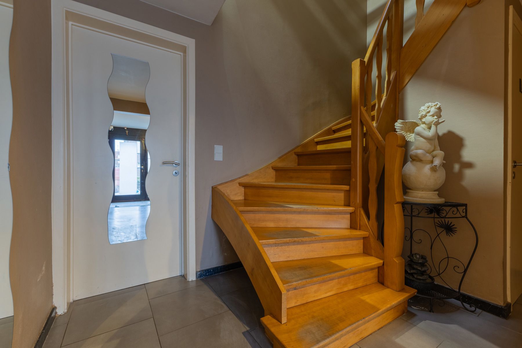 Gunstig gelegen woning met 4 slaapkamers en tuin foto 3