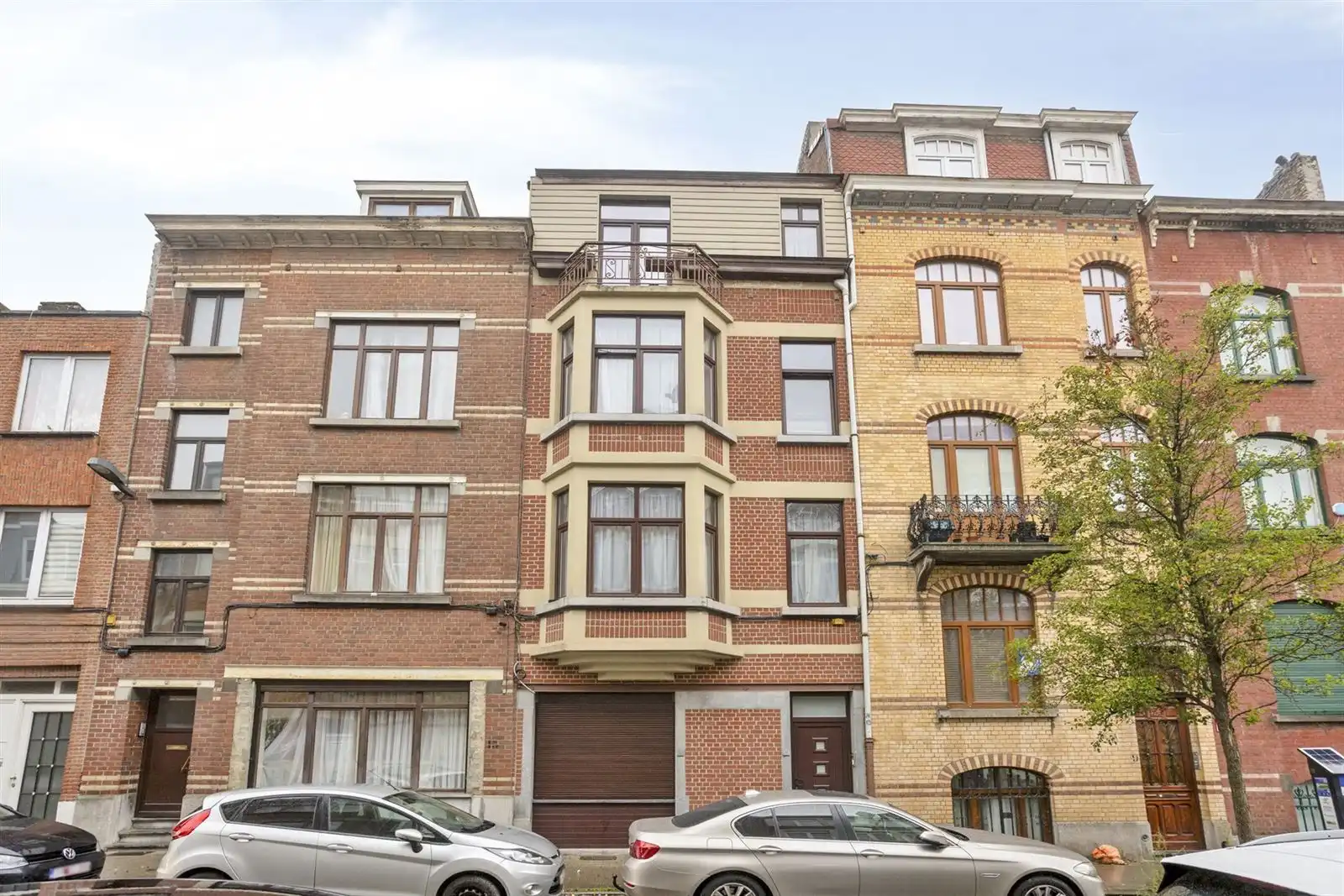Gerenoveerd appartementsblok met 3 appartementen  foto {{pictureIndex}}
