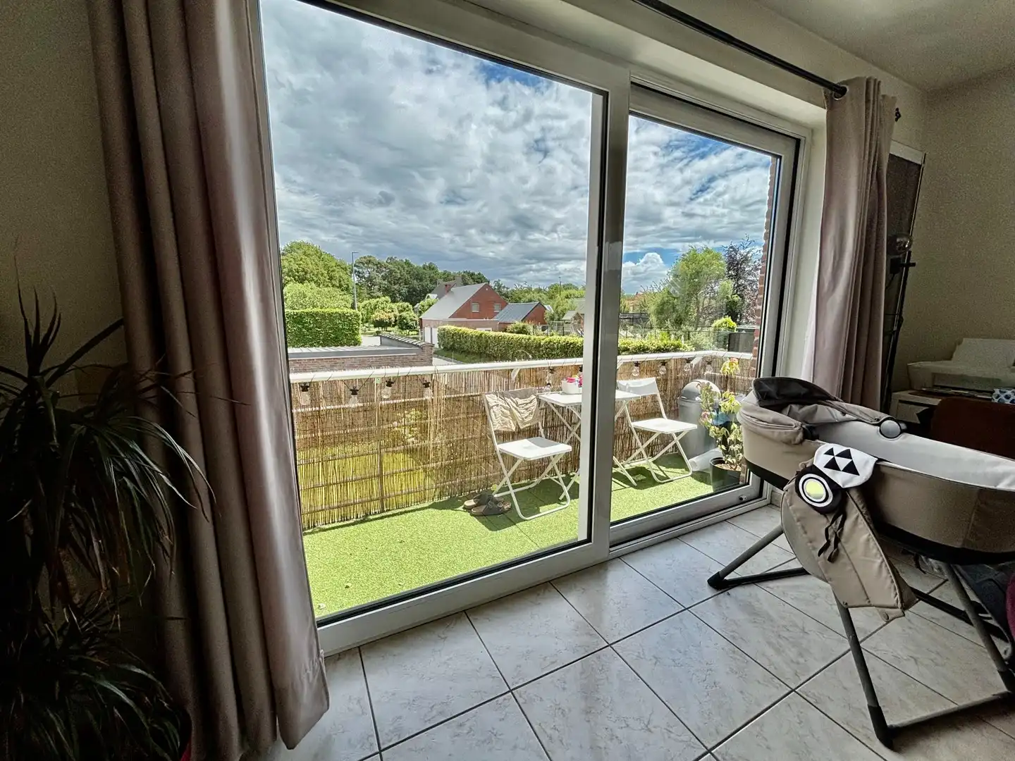 Lichtrijk hoekappartement met 2 slaapkamers, terras en garage te huur in Izegem foto 8