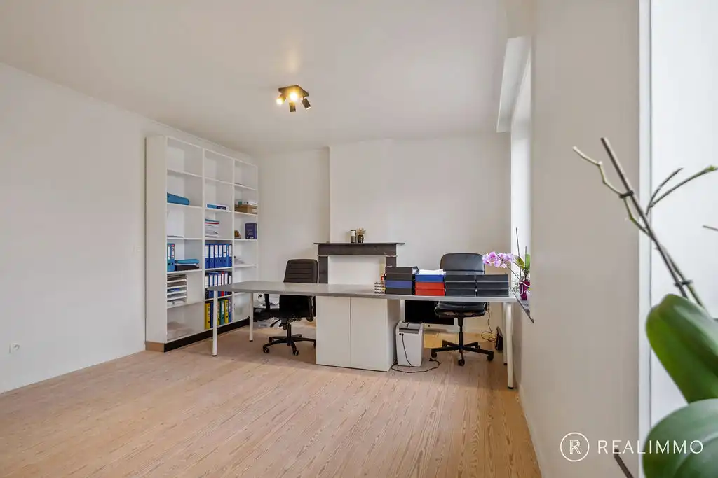 Stijlvol gerenoveerde woning met 4 slaapkamers foto 13