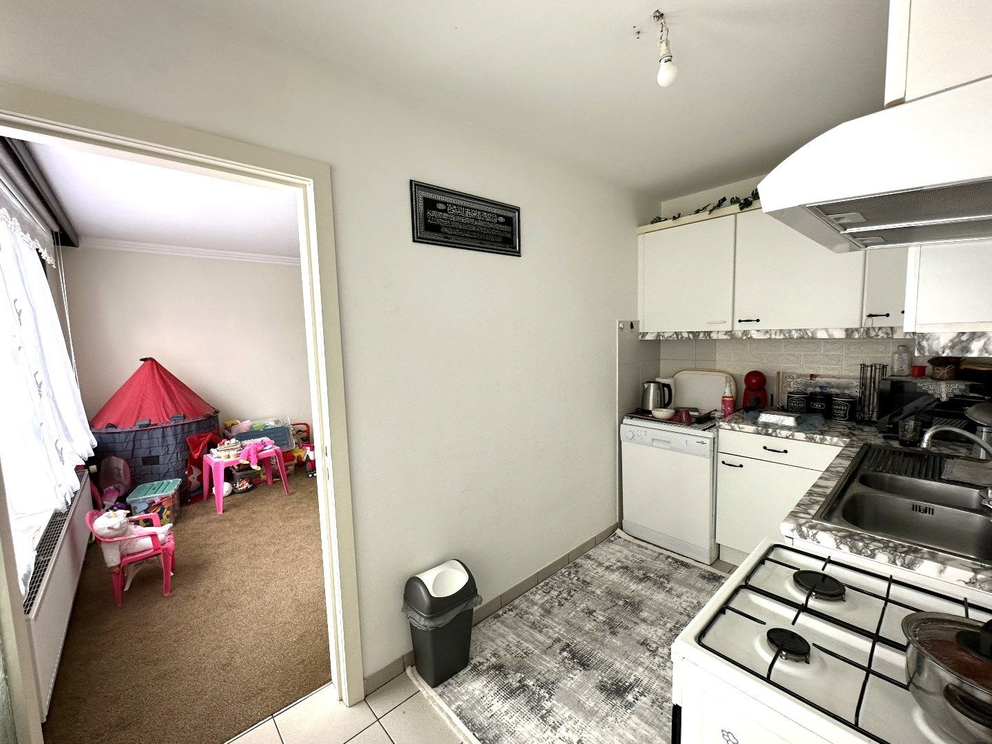 Instapklaar 2-slpk appartement met terras, Torhout foto 10
