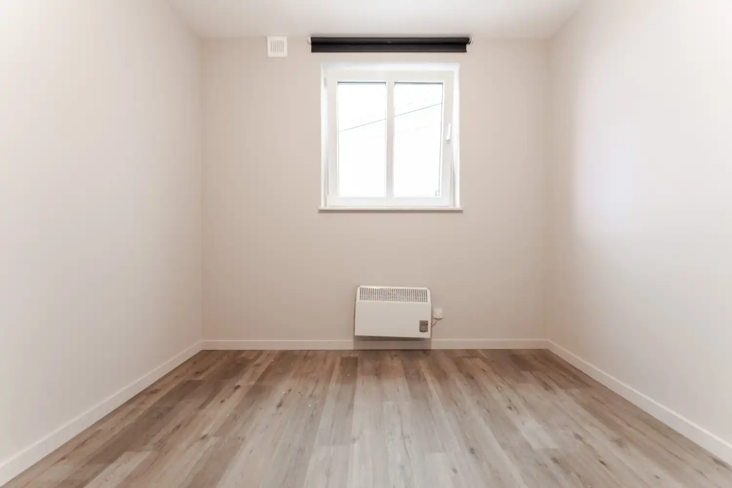 Ruim gelijkvloers appartement met 2 slaapkamers en garagebox nabij het centrum van Bree. foto 20