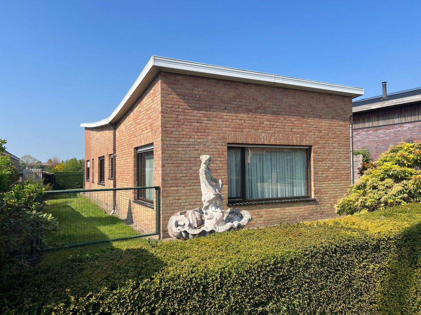 Te renoveren bungalow met landelijk zicht foto 5