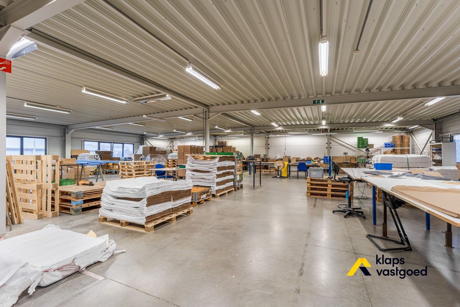 Knappe industriële hal op het bedrijventerrein van Rotem foto 21