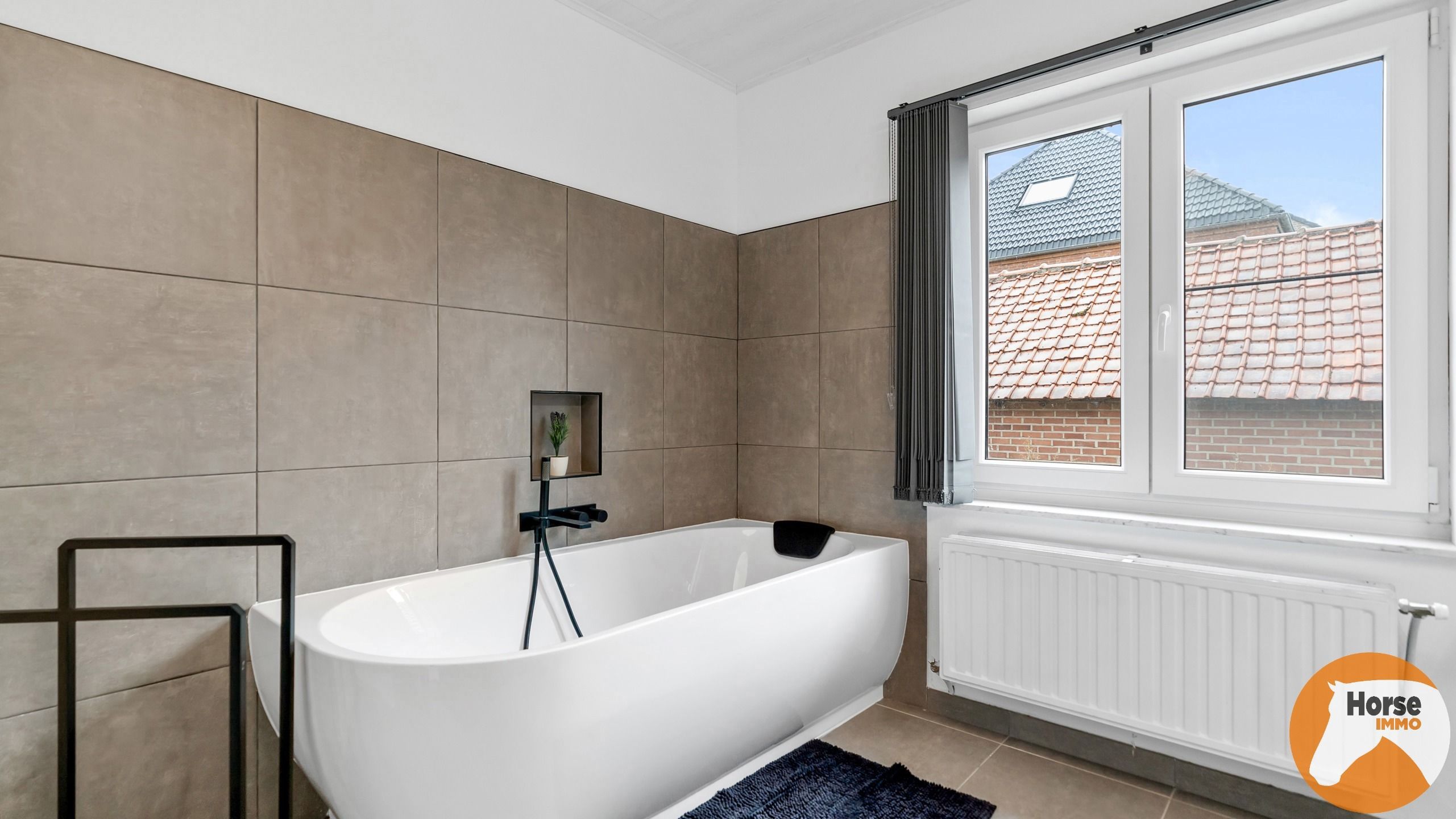 BILZEN-HOESELT - Gerenoveerde woning met paardenstal foto 14