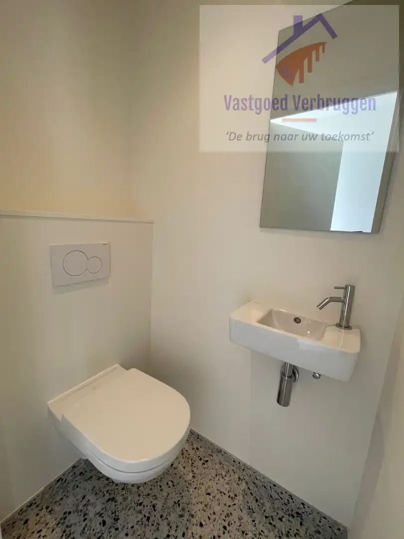 Volledig gerenoveerde woning met tuin en autostaanplaats op toplocatie foto 6
